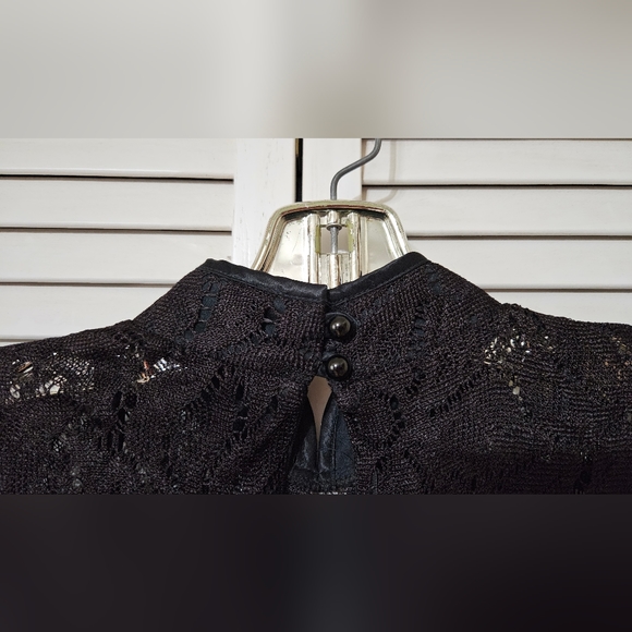 Full-length see-through high-collar lace dress with underdress - Picture 4 of 8